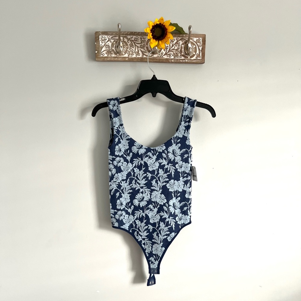 🚨FINAL PRICE! FREE PEOPLE Printed Clean Lines Blue Floral Print Bodysuit - Picture 8 of 12